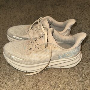 Women’s Hoka’s Clifton 9